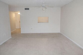 711 N Pine Island Rd, Unit 210 in Plantation, FL - Building Photo - Building Photo