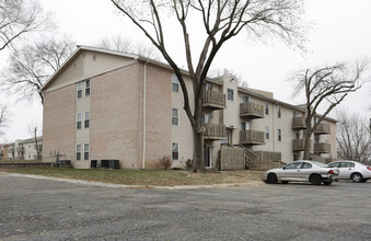 Broadway Village in Kansas City, MO - Building Photo - Building Photo