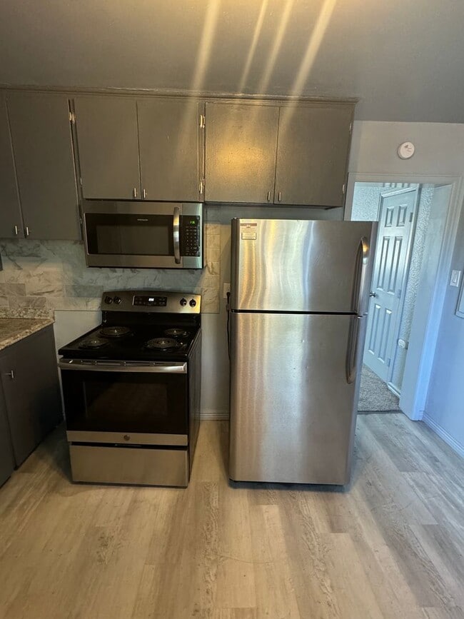 1646 Chester St in Aurora, CO - Building Photo - Building Photo