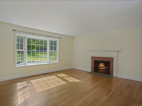 12 Great Hill Rd in Darien, CT - Building Photo - Building Photo