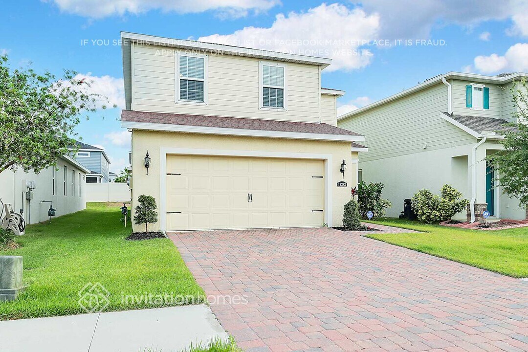 12233 Blue Pacific Dr in Riverview, FL - Building Photo