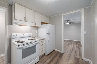 Andover Courtyard in Painesville, OH - Building Photo - Interior Photo