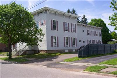 46 Henry St in Norwich, NY - Foto de edificio