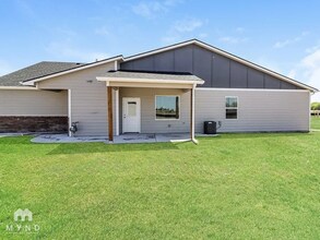 5784 E Bristol Cir in Bel Aire, KS - Building Photo - Building Photo