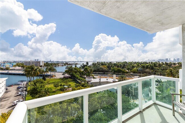 7900 Harbor Island Dr in Miami Beach, FL - Building Photo - Building Photo