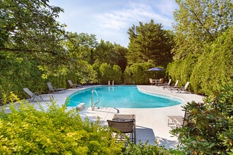 Sprucewood Apartments in Rocky Hill, CT - Building Photo - Building Photo