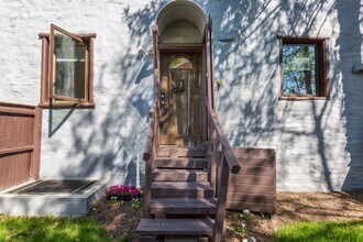 4949 Allan Rd, Unit Apt A in Bethesda, MD - Building Photo - Building Photo