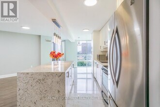 3650 Kaneff Crescent in Mississauga, ON - Building Photo - Building Photo