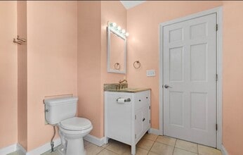 118 Elm St, Unit 2 in Marlborough, MA - Foto de edificio - Building Photo