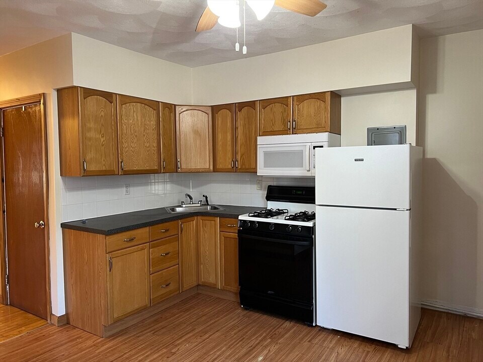 84 Hampshire St in Cambridge, MA - Building Photo