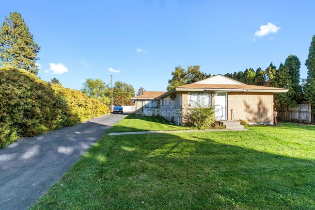property at 7024 N Wiscomb St