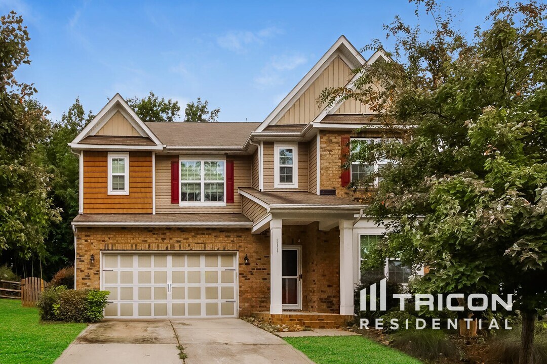 111 Rougemont Ln in Mooresville, NC - Foto de edificio