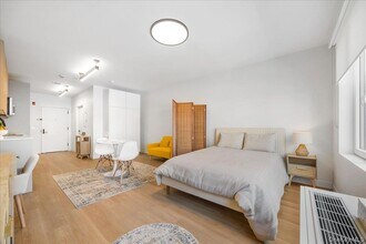 8 Chester Ave in White Plains, NY - Building Photo - Building Photo