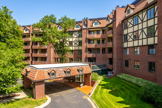 Summit House in Des Moines, IA - Building Photo - Primary Photo