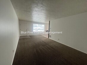 353 E 15th St in Idaho Falls, ID - Foto de edificio - Building Photo