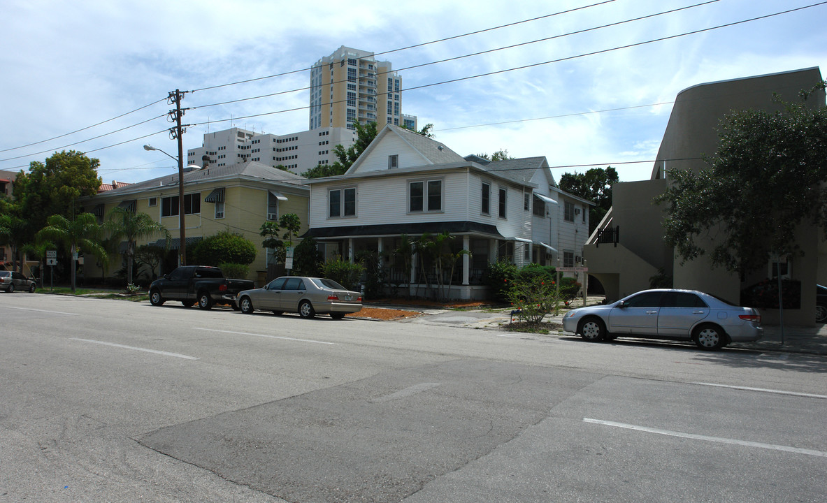 341 1st St NE in St. Petersburg, FL - Building Photo