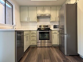 13 Del Prado Cir in Fairfield, CA - Foto de edificio - Building Photo