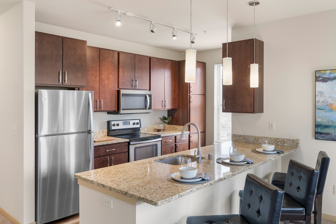 1505 Apartments + Townhomes in Grafton, WI - Foto de edificio
