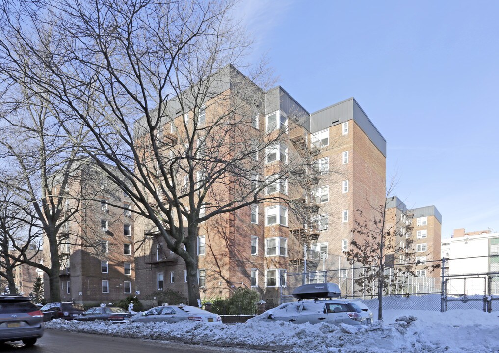 144-41 Sanford Ave in Flushing, NY - Building Photo