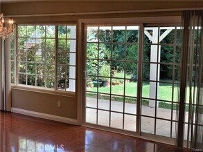 6718 Shoup Ave in Los Angeles, CA - Building Photo - Building Photo