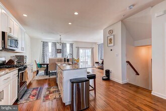 10 Manchester Dr in Hatboro, PA - Building Photo - Building Photo