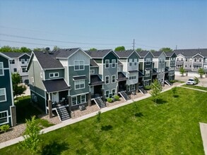 Cove at Kettlestone Townhomes in Waukee, IA - Building Photo - Building Photo