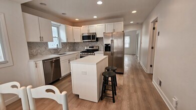 2704 N New England Ave in Chicago, IL - Building Photo - Building Photo