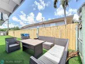 50 NE 56th Ct in Oakland Park, FL - Building Photo - Building Photo