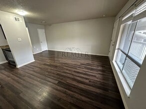 6019 Barton Ave in Overland Park, KS - Foto de edificio - Building Photo