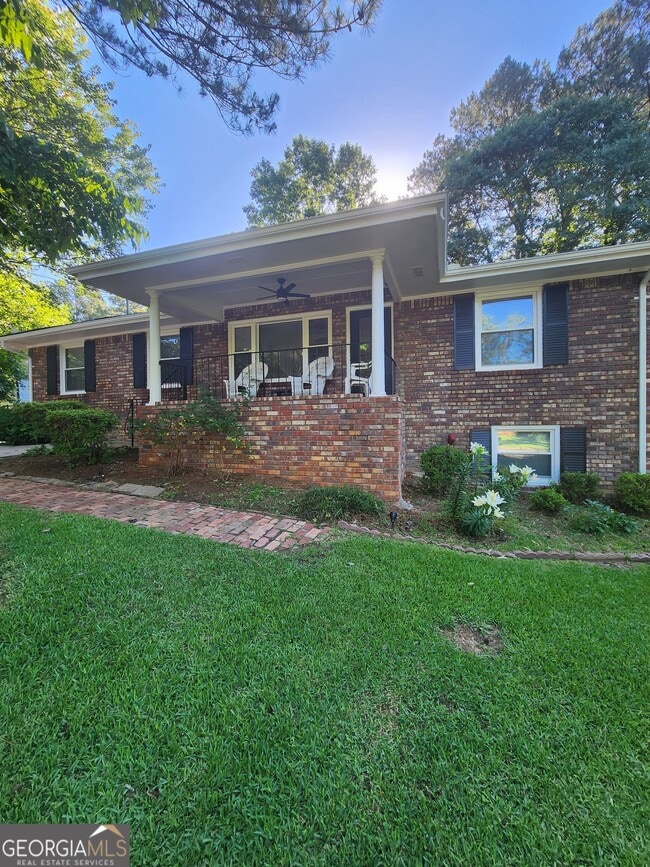 property at 302 Kelso Dr SW
