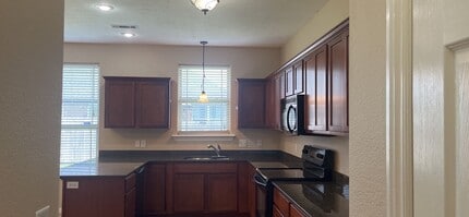 747 Westbury St in Springdale, AR - Building Photo - Building Photo