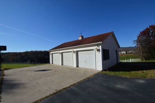 2841 Bloomer Springs Rd in McGaheysville, VA - Building Photo - Building Photo