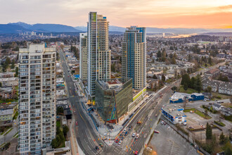 King's Crossing One in Burnaby, BC - Building Photo - Building Photo