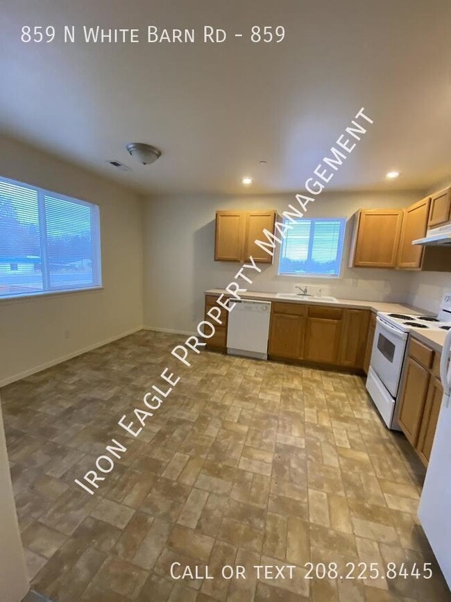 859 N White Barn Rd in Kuna, ID - Building Photo - Building Photo