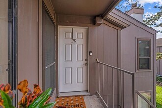 1201 Bering Dr, Unit 28 in Houston, TX - Building Photo - Building Photo