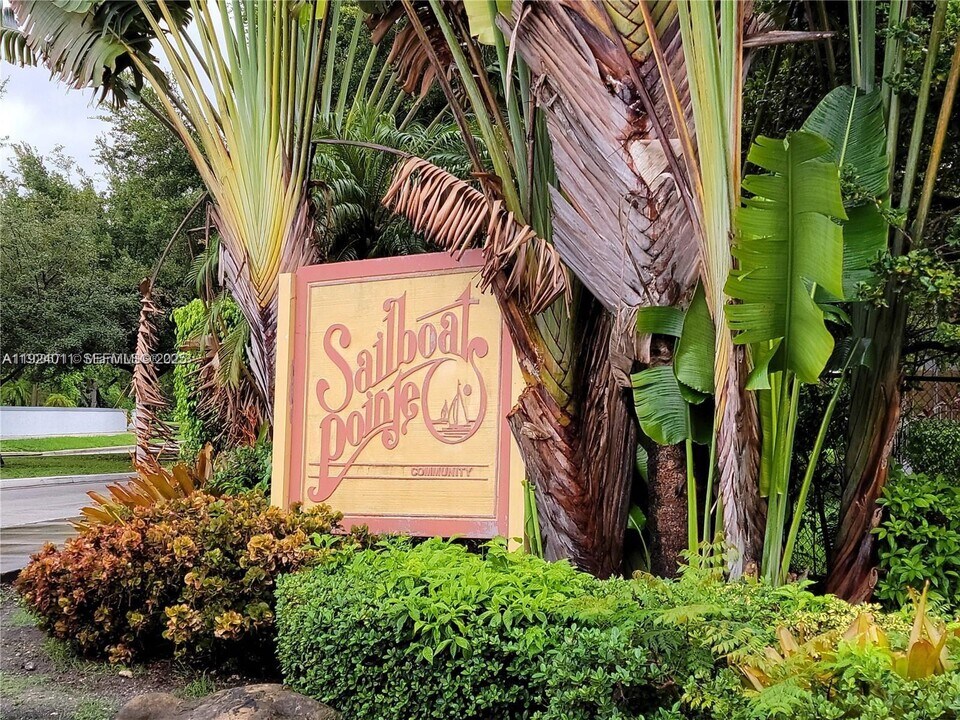 2300 NW 33rd St in Oakland Park, FL - Building Photo