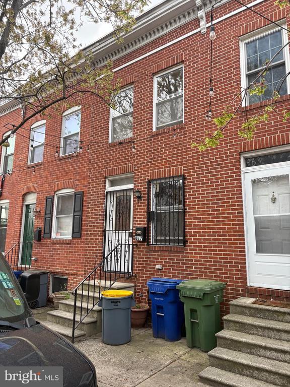 property at 817 Woodward St