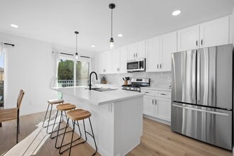 836 Island Ct in San Diego, CA - Foto de edificio - Building Photo