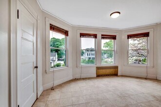 56 Warren Ave in Woburn, MA - Building Photo - Building Photo