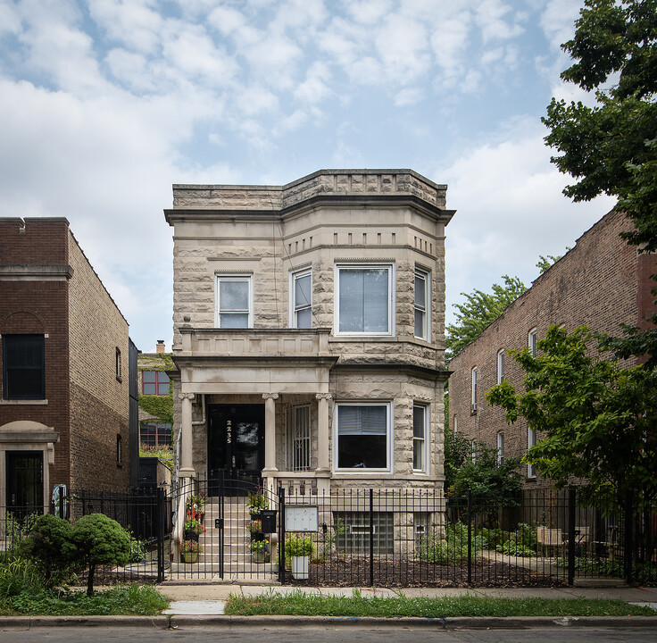 2235 N Kimball Ave, Unit Garden in Chicago, IL - Building Photo