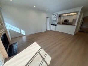 15507 Moorpark St in Los Angeles, CA - Building Photo - Building Photo