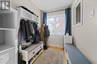 543 Foxlight Cir in Ottawa, ON - Building Photo - Building Photo