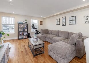 938 N Marshall St, Unit 3 in Philadelphia, PA - Foto de edificio - Building Photo