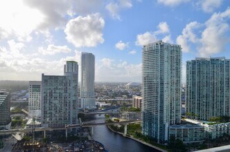 68 SE 6th St, Unit 2708 in Miami, FL - Building Photo - Building Photo