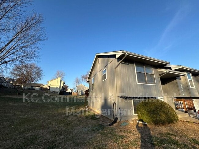 property at 5716 N London Ave