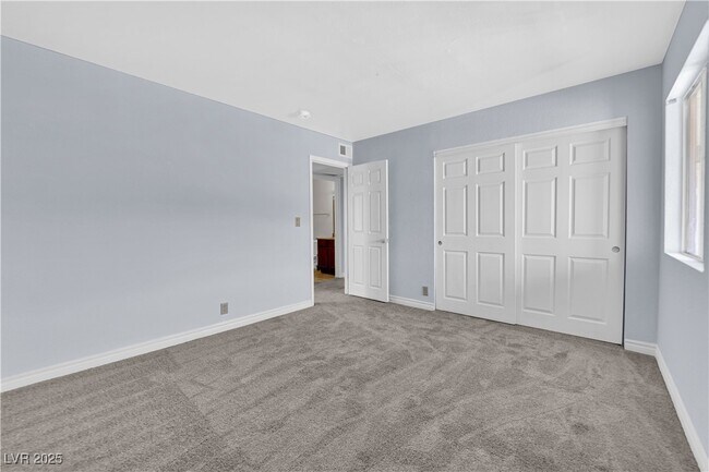 5242 River Glen Dr