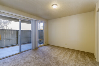 Westwood Sierra Apartments in Reno, NV - Building Photo - Interior Photo