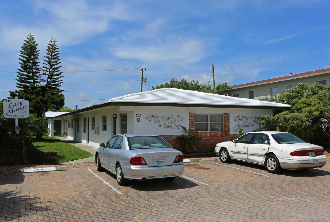 Lazy Manor Apartments in Fort Lauderdale, FL - Building Photo