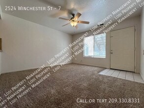 2524 Winchester Dr in Lodi, CA - Foto de edificio - Building Photo
