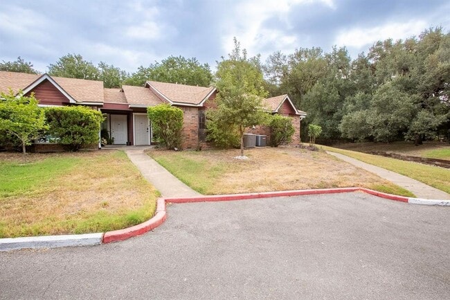 1601 Faro Dr